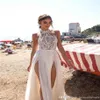 Berta Bohemian Wedding Dresses 2019 Halter Lace Appliques Pärlor Sexig sida delad strand bröllopsklänningar skräddarsydda billiga boho brud 246f