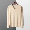 Męskie swetry w stylu V-Match Wschodek w kształcie dekoltu Koreańska wersja Slim Fit Pure Color Light Board Casual Pullover Knitwear A157