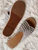 Tofflor sommarkvinnor Criss-Cross Frayed Round Toe Flat Sole Beach Slides Badrum Mjuka sandaler Fashion Ladies Shoes