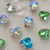 Decoraciones para uñas Arte de uñas de cristal curvo en forma de corazón Punto de aleación inferior de alta calidad K9 Trinitite dedo DIY accesorios de perlas 230718