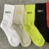 Gary Dept vujade basique graffiti serviette chaussettes à fond épais couple marée chaussettes hommes et femmes tube moyen socks281i