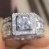 2019 New Mens Fedi nuziali Fashion Silver Gemstone Anelli di fidanzamento Gioielli Anello di diamanti simulato per matrimonio K5654247x