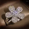 Anelli a grappolo Pietra di zircone di alta qualità Colore argento Fiore carino Regolabile per gioielli di moda da donna Regalo di compleanno Anello per feste di nozze