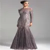 2019 Lange Ärmel Meerjungfrau Mutter der Braut Kleider Jewel Neck Spitze Applikationen Perlen Illusion Plus Size Abendkleid Hochzeit Gu250d