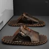 Sandalen Leer Heren Zomer Koeienhuid Papa Slippers Dragen Een Woord Slepen Grote Maat Zachte zolen Antislip Strandschoenen Heren