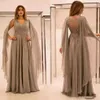 Elegant Chiffon Mother of the Bride Dresses Lace Appliques Pärlor V Neck Evening Gowns Plus Size Illusion Back Wedding Guest Dress290q