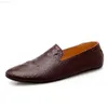 Sapatos sociais estilo britânico odile padrão sapatos masculinos outono sapatos casuais masculinos respirável couro ervilhas mocassins tendência preguiçosos l230720
