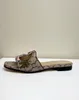Chinelos femininos de verão Chinelos femininos Sandálias de grife Salto plano Moda Versátil Couro Casual Conforto Flip Flop Tamanho 36-42