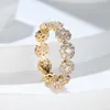 Bandringe Zierliche vergoldete Ringe mit weißem Zirkonstein für Frauen, niedliche Blumenform, Cocktail-Bandringe, Bankett, Geburtstag, Schmuck, Größe R230720