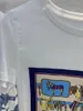 남자 T 셔츠 RT0986 패션 탑 티 2023 활주로 고급 유럽 디자인 프린트 파티 스타일 티셔츠 의류