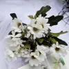 Fleurs décoratives 25 têtes / 1 paquet Soie Daisy Bouquet De Mariée Pour Noël Maison Année De Mariage Décoration Faux Plantes Fleur Artificielle