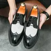 Summer Classic Black and White Dress Shoes For Men Brogues Breattable Leather Casual Business Shoes Men Low Derby Shoes Storlek 47