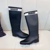 Bootsmarke Designer Welly Rain Boots Designer -Plattform Brief Ringer Fashion Black, aber Knie lange Frauen Z230720