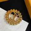 Broche de alfabeto GG Classic, Corsage de forma de círculo de perlas, joyas de diseñador, trajes, accesorios de pelaje de lana regalos de banquete elegantes