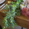 1パック人工ユーカリの花輪偽造緑のブドウのフェイクハンギングハンギング植物ウェディングテーブル背景アーチY0901257Z