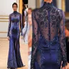 2017 Azul marinho Gola alta Renda Vestidos de noite formais Manga longa Transparente Miçangas Apliques Vestidos de baile de celebridades Personalizado 276o