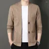 Pulls pour hommes automne hiver mode col en V à manches longues tricots décontractés Cardigans mâle coréen Vintage rayé à la mode pull manteaux C20