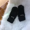 Японские девочки перчатки зимние пальцы вышивая теплое и милое мягкое мультфильм.