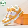 Designer skor herrar avslappnade sneakers logotyp präglade tränare män kvinnor trippel vit svart grön låg mens sko kvinnor läder platt mode lyxtränare sneaker