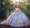 2023 Abiti Quinceanera in pizzo azzurro cielo con cappuccio Perline floreali Charro Mexican Vestidos De 15 Anos Sweet 16 Pageant Dress