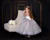 Flickaklänningar prinsessa tyllblomma flickas tiered ruffles pageant klänning spets applikation första nattvards klänning