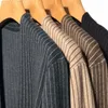 Pulls pour hommes automne hiver mode col en V à manches longues tricots décontractés Cardigans mâle coréen Vintage rayé à la mode pull manteaux C20