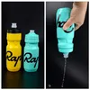 Rapha 610 710 ml Cycling Water Bottle Squeezable Safety Hållbart silikonmunstycke Icke-toxisk Sport Cup för cykling som kör camping Y09181N