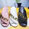 Designer Sandals Slippers Woman Shoe Beach Letter F di Graphy Black Leather Slides Sandals with Wide Crossover Bands Made of Black Leather Embellished