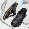 أحذية صندل للرجال Flip Flops النعال غير الرسمية Chinelos الأزياء الداخلية الصيفية الشاطئ المضاد للانزلاق عالية الجودة حجم كبير 35-46