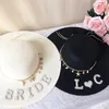 Cappelli a tesa larga SPOSA Cappello di paglia Personalizzato con nomi Lettere di diamanti Addio al nubilato Fiocco Conchiglie MOGLIE Donna Estate Spiaggia Sole Nero