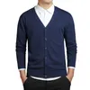 Maglioni da uomo Cardigan con scollo a V in cashmere Maglione da uomo 2023 Autunno Inverno Uomo Abiti caldi Classic Hombre Pull Homme lavorato a maglia KK3134