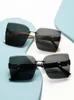 نظارة شمسية الاتجاه تصميم الأزياء للسيدات الصلبة نظارات أنيقة غير مكشوفة 2023 أنثى شارع عالي الشارع ارتداء أنيقة