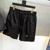 Sommarmän avslappnade kortärmade skjorta shorts sportdräkt, nylon tyg är mjukt och bekvämt och krymper inte, svart kostym är enkelt och generöst mode.