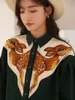 女性のブラウスシャツ栄誉鹿鹿刺繍長袖のシャツヴィンテージボタンアップカラーダークグリーンシャツ女性デザイナートップとブラウス230719