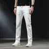 Jeans skinny elasticizzati da uomo Pantaloni casual in denim slim fit alla moda Pantaloni bianchi Abbigliamento maschile di marca Business For Chinos Uomo298K