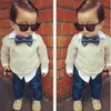 Kläder sätter barnkläderpojkarnas hösttröjor Denim Set Gentlemen's Bow Ties Fake Two Pieces of Children's Clothing T230720