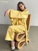 Kvinnors tvåbitar byxor ClaceCive Casual Yellow Stripe Home Suits Elegant High midje breda byxor Set Fashion Long Sleeve Shirts Two Piece Set Women Outfit 230720