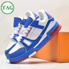 Designer skor herrar avslappnade sneakers logotyp präglade tränare män kvinnor trippel vit svart grön låg mens sko kvinnor läder platt mode lyxtränare sneaker