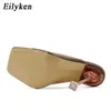 Sandaler Eilyeken Nytt varumärke Fashion Square Toe Slippers Women Summer Brown PVC Transparent Jelly Sandals Crystal Perspex Heels Pumpar L230720