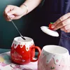 Mokken Japanse Stijl Keramische Leuke Aardbei Koffie Mok Met Deksels En Lepel Creatieve Porselein Ontbijt Melk Havermout Cup Drinkware