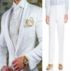 Abiti da uomo Blazer Groomsmen Modello bianco Smoking dello sposo Scialle Raso Risvolto Uomo 2 Pezzi Giacca da sposo da sposa Pantaloni Cravatta D201 230720