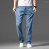 Mäns jeans 2023 Spring Summer Classic Pocket Men Fit rak tunt Loose Cotton Middle midja affärer med lätta byxor