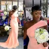 Último ombro nigeriano de ombro afro -ombro vestidos de dama de honra 2023 Pleats Garden Country Country Wedding convidado Festa MAIF OF HONOR266Y