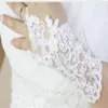 Кружевные короткие свадебные перчатки без пальцев с блестками и бусинами для невесты, свадебные перчатки в наличии287P