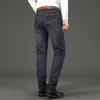 Mens Jeans Business Casual Straight Stretch Fashion Classic Blue Black Work Denim Trousers Man varumärke KLÄDER STORLEK 3238 230720