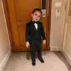 Black Three Pitch Boy's Tuxedos 2021 Shawl Lapel Children Assial Wear Autire for Wedding Party Kids Suit مجموعة JAK312S مخصصة