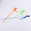 Cat Toys 1 PC Renkli Sesli Yahudi Tüy Taşa Çubuk Teaser Etkileşimli Eğitim Pet Fun Sargı Maddeleri242n