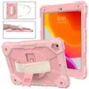 حالات الكمبيوتر اللوحي الدوار لأجهزة iPad 9.7 6 Pro 9.7 Silicone Plastic Hybrid Kickstand Rugger Reamor Complete Cover Cover Cover مع حزام طويل الكتف