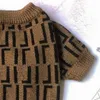 Projektant mody Sweter dla małych średnich psów Letter Print Dog ubrania dla francuskiego buldogu zimowy płaszcz puck puppy sweter A03 L298J