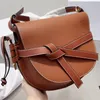 Braune Satteltasche mit Kette, Designer-Taschen, Damen-Umhängetasche, Leder, klassische Messenger-Schulter, modische Handtaschen, Damen-Geldbörse mit Klappe, berühmte Geldbörse